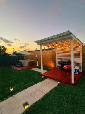 Family Friendly 4Bedroom, 3Bathroom, Hot Tub, BBQ, near Everglades, Miami MetroZoo